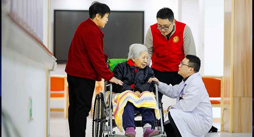 Hospitals in China move to companion-free care system
